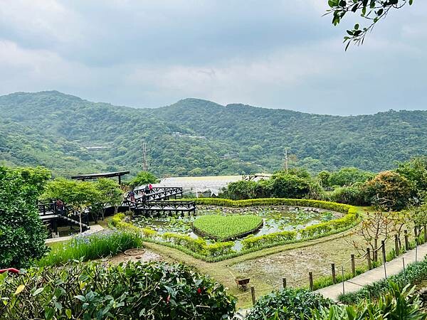 台北市內湖捷運站碧山巖。輕鬆漫慢遊。輕旅行:白石湖吊橋、午餐