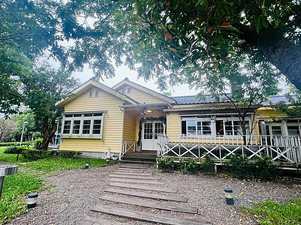 陽明山草山小鎮:大衛小小羊David & Alpaca,近距 陽明山草山小鎮:大衛小小羊David & Alpaca,近距