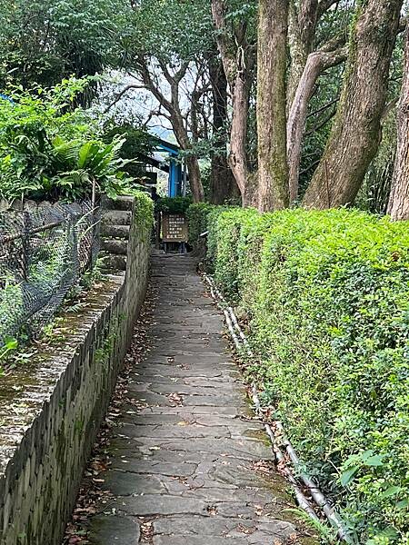 台北市內湖捷運站碧山巖。輕鬆漫慢遊。輕旅行:白石湖吊橋、午餐