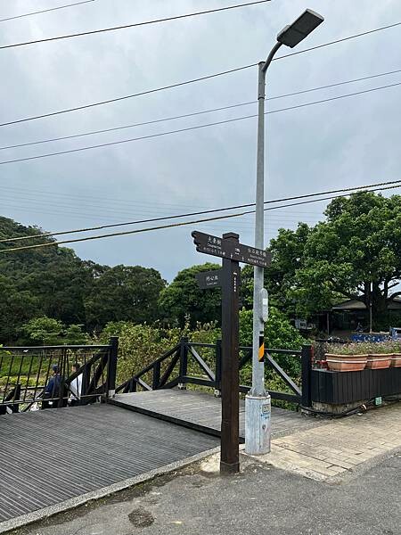 台北市內湖捷運站碧山巖。輕鬆漫慢遊。輕旅行:白石湖吊橋、午餐