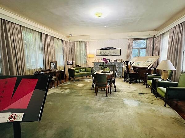 台北捷運士林站半日遊:參觀士林官邸。玫瑰花園