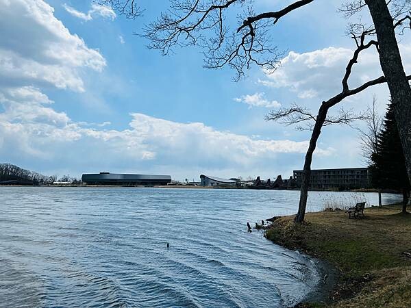 四季如畫的北海道白老町。波羅多湖畔旁的「星野。界 波羅多渡假