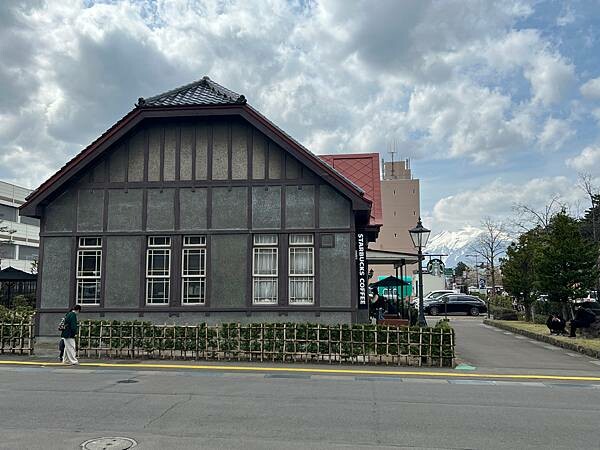 《2023年日本東北櫻花季》青森弘前公園櫻花盛開。附青森弘前交通方式（日本東北函館白老自由行ep03）