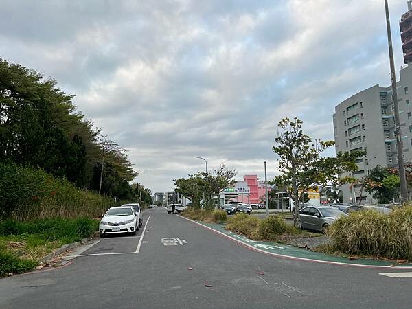 松山機場✈️台東市。入住近台東火車站工業風格十足的実舍Gen