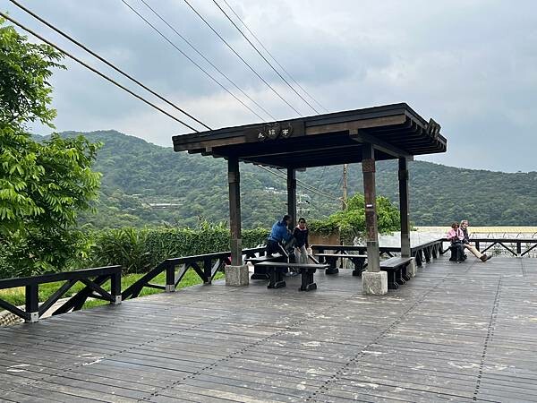 台北市內湖捷運站碧山巖。輕鬆漫慢遊。輕旅行:白石湖吊橋、午餐