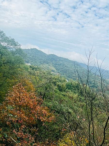 新北市汐止拱北殿：賞楓步道。慢步雙拱橋熱門打卡景點
