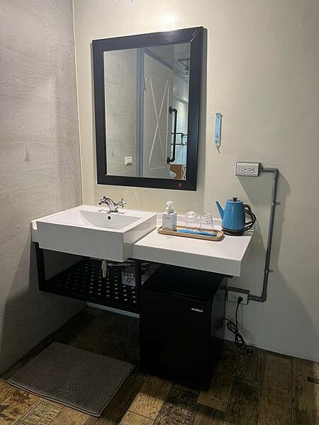 松山機場✈️台東市。入住近台東火車站工業風格十足的実舍Gen