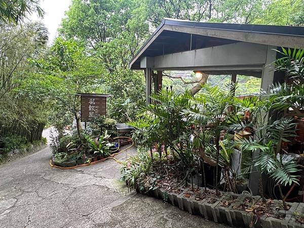 台北市內湖捷運站碧山巖。輕鬆漫慢遊。輕旅行:白石湖吊橋、午餐