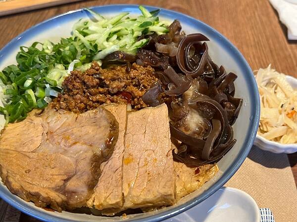 台北貓空景觀咖啡廳：生活在他方夜貓店。深山裡營業至凌晨2點的