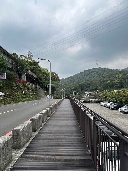 台北市內湖捷運站碧山巖。輕鬆漫慢遊。輕旅行:白石湖吊橋、午餐