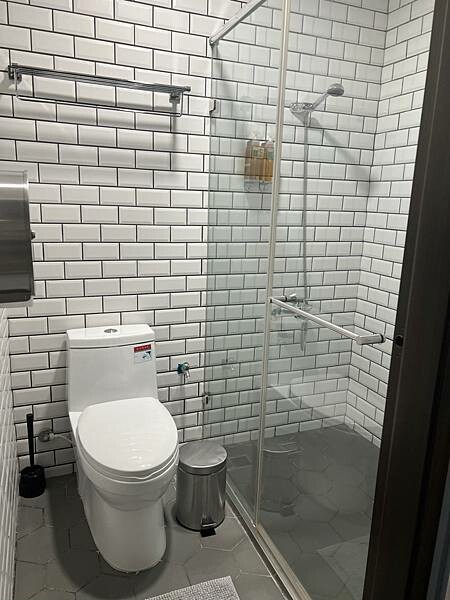 松山機場✈️台東市。入住近台東火車站工業風格十足的実舍Gen