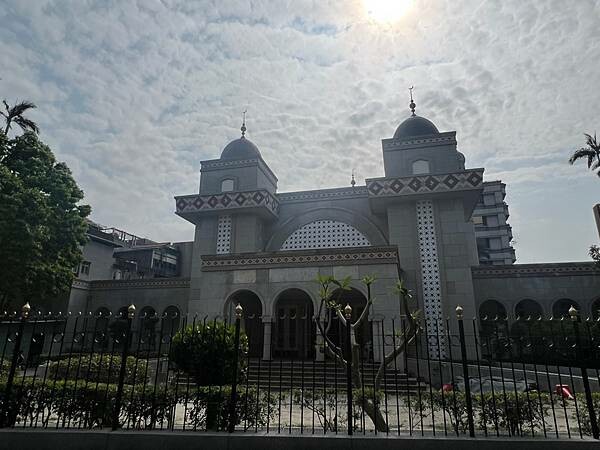 台北捷運東門站半日散策:午餐 古典玫瑰、閒逛來好Lai Hao、下午茶 白水豆花、宇宙生煎、台北清真寺
