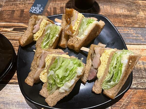 台南遊記:吐司吐司早餐店。水交社文化園區。莉莉水果