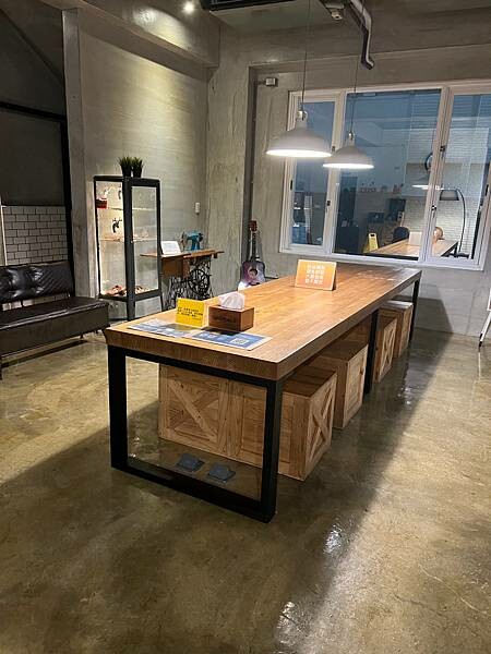 松山機場✈️台東市。入住近台東火車站工業風格十足的実舍Gen