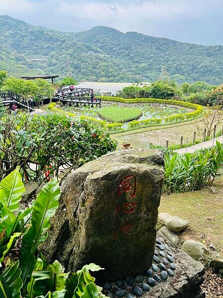 台北市內湖捷運站碧山巖。輕鬆漫慢遊。輕旅行:白石湖吊橋、午餐