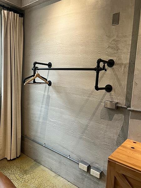 松山機場✈️台東市。入住近台東火車站工業風格十足的実舍Gen