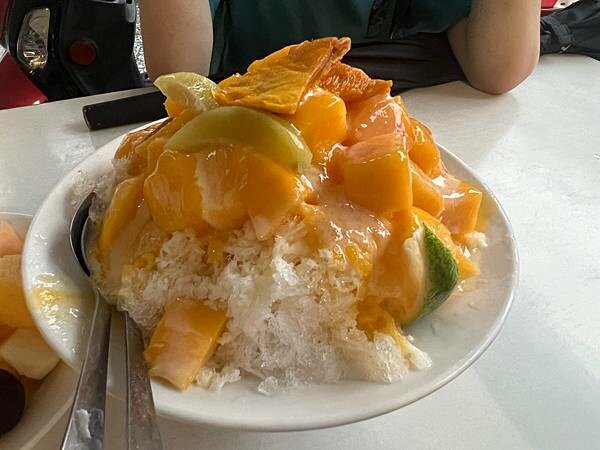 台南遊記:吐司吐司早餐店。水交社文化園區。莉莉水果