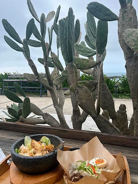 北海岸一日遊:跳石站、石門洞、午餐 Le Qua 公雞餐廳 北海岸一日遊:跳石站、石門洞、午餐 Le Qua 公雞餐廳