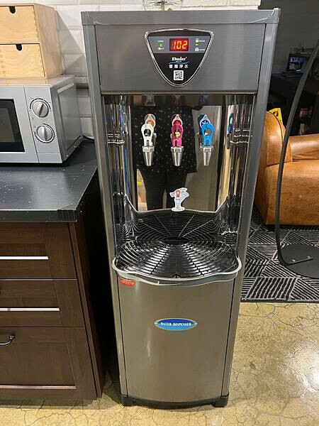 松山機場✈️台東市。入住近台東火車站工業風格十足的実舍Gen