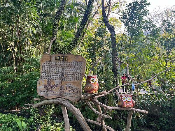 台北捷運士林站半日遊:參觀士林官邸。玫瑰花園