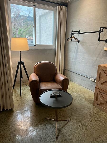 松山機場✈️台東市。入住近台東火車站工業風格十足的実舍Gen