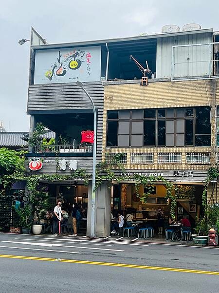 台南遊記:吐司吐司早餐店。水交社文化園區。莉莉水果