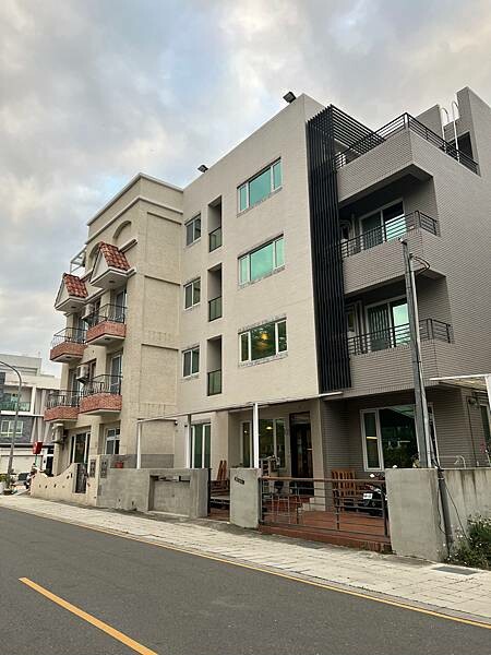 松山機場✈️台東市。入住近台東火車站工業風格十足的実舍Gen