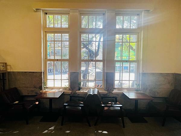 台北中山捷運站：百年建築古蹟內喝下午茶。中山茶書院｜中山藏藝