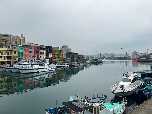 基隆正濱漁港彩虹屋。瞬間秒出國的感覺