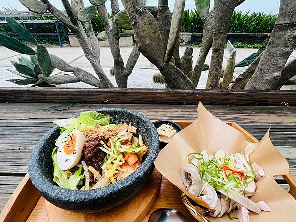 北海岸一日遊:跳石站、石門洞、午餐 Le Qua 公雞餐廳 北海岸一日遊:跳石站、石門洞、午餐 Le Qua 公雞餐廳
