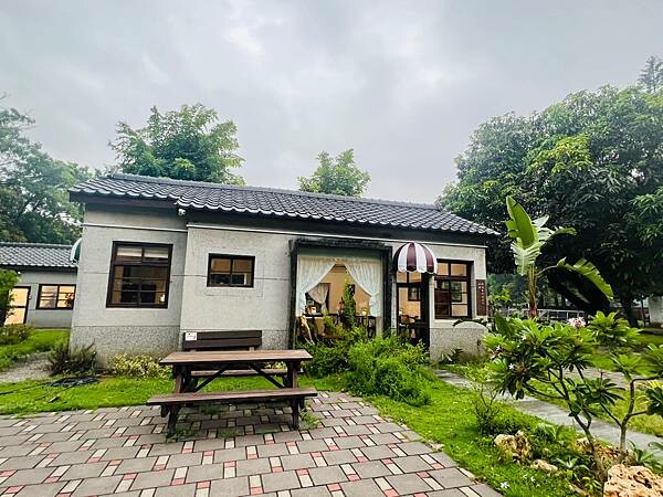 台南遊記:吐司吐司早餐店。水交社文化園區。莉莉水果