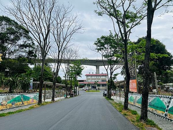 太麻里金崙一日遊:金崙小鎮慢走。LiKa咖啡廳早午餐、太麻里