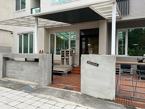 松山機場✈️台東市。入住近台東火車站工業風格十足的実舍Gen