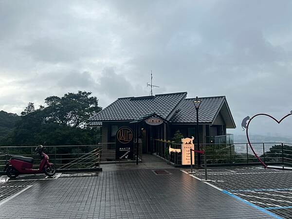 台北貓空景觀咖啡廳：生活在他方夜貓店。深山裡營業至凌晨2點的