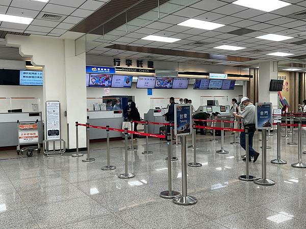 松山機場✈️台東市。入住近台東火車站工業風格十足的実舍Gen