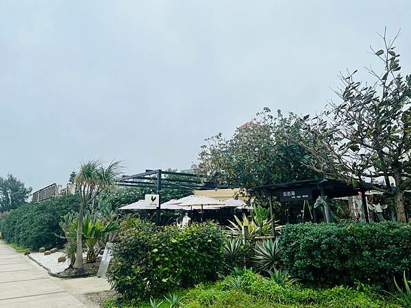 北海岸一日遊:跳石站、石門洞、午餐 Le Qua 公雞餐廳 北海岸一日遊:跳石站、石門洞、午餐 Le Qua 公雞餐廳