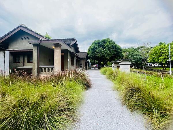台南遊記:吐司吐司早餐店。水交社文化園區。莉莉水果