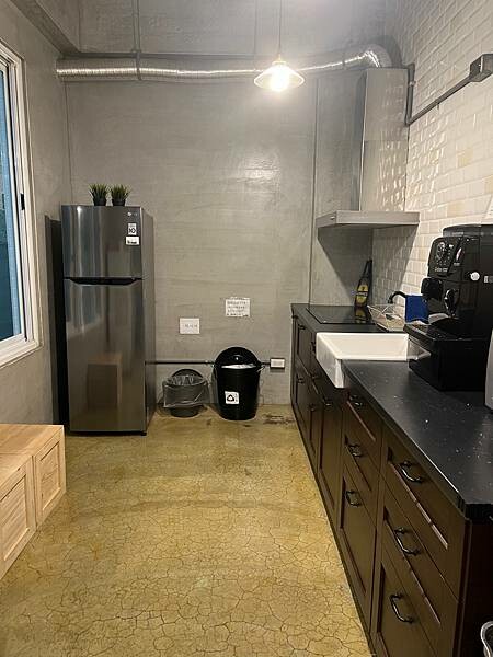 松山機場✈️台東市。入住近台東火車站工業風格十足的実舍Gen