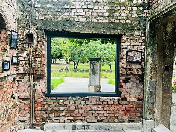 台南遊記:吐司吐司早餐店。水交社文化園區。莉莉水果