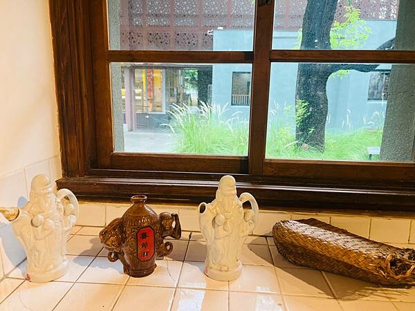 台南遊記:吐司吐司早餐店。水交社文化園區。莉莉水果