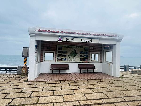 北海岸一日遊:跳石站、石門洞、午餐 Le Qua 公雞餐廳 北海岸一日遊:跳石站、石門洞、午餐 Le Qua 公雞餐廳