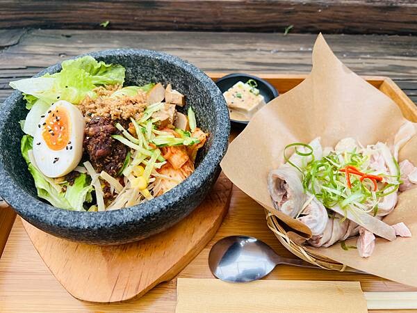 北海岸一日遊:跳石站、石門洞、午餐 Le Qua 公雞餐廳 北海岸一日遊:跳石站、石門洞、午餐 Le Qua 公雞餐廳