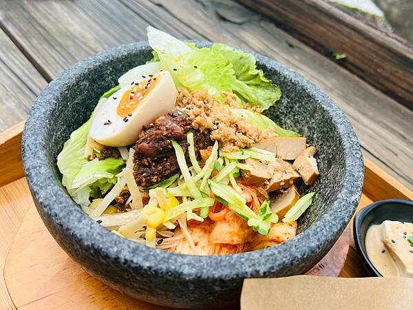 北海岸一日遊:跳石站、石門洞、午餐 Le Qua 公雞餐廳 北海岸一日遊:跳石站、石門洞、午餐 Le Qua 公雞餐廳