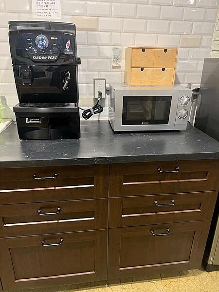 松山機場✈️台東市。入住近台東火車站工業風格十足的実舍Gen