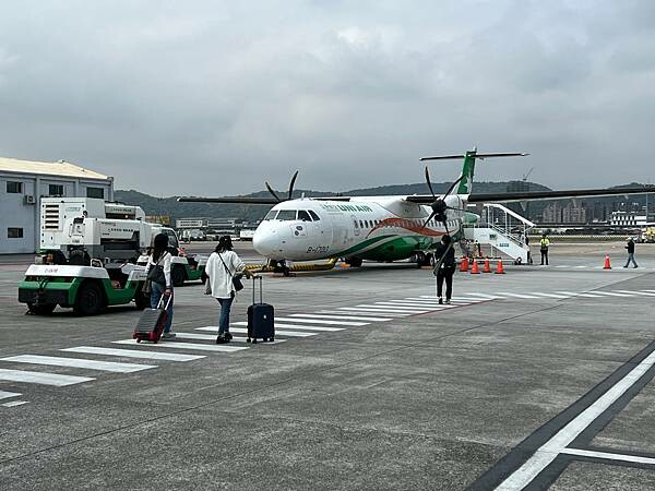 松山機場✈️台東市。入住近台東火車站工業風格十足的実舍Gen
