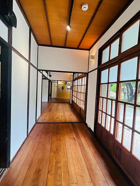 台南遊記:吐司吐司早餐店。水交社文化園區。莉莉水果