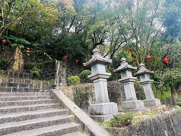 新北市汐止拱北殿：賞楓步道。慢步雙拱橋熱門打卡景點