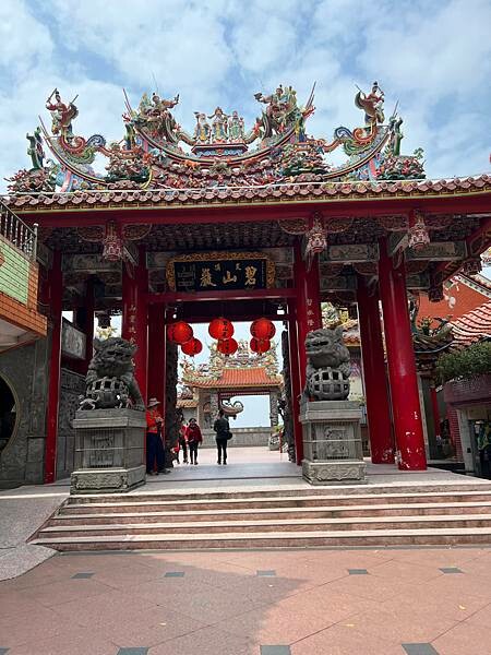 台北市內湖捷運站碧山巖。輕鬆漫慢遊。輕旅行:白石湖吊橋、午餐