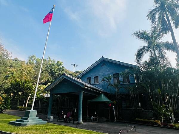 台北捷運士林站半日遊:參觀士林官邸。玫瑰花園