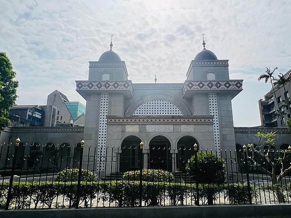 台北捷運東門站半日散策:午餐 古典玫瑰、閒逛來好Lai Hao、下午茶 白水豆花、宇宙生煎、台北清真寺